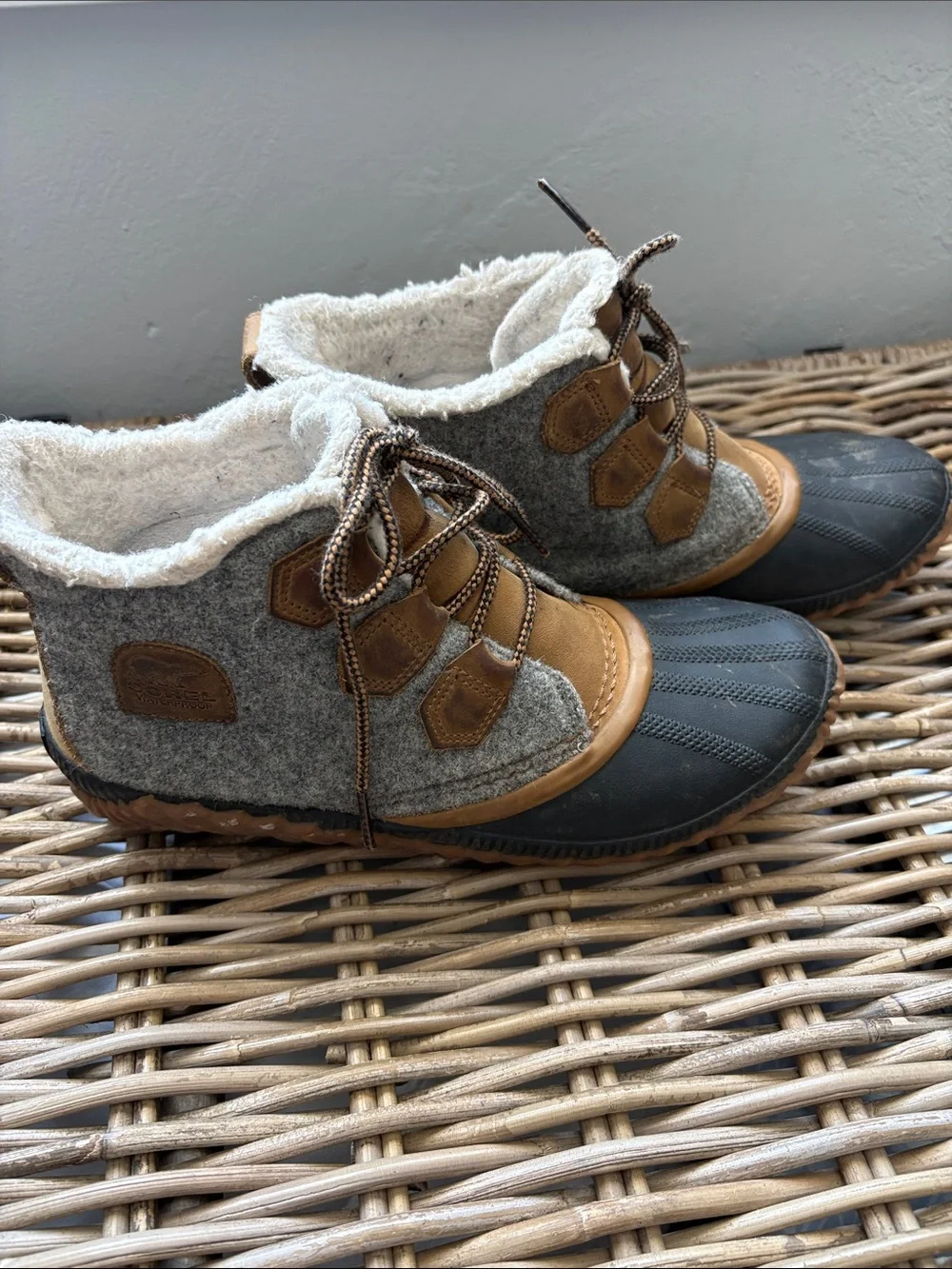 Sorel Out ‘N About Plus Felt Brown, Gray & Black Women's Insulated Boots Size 10 - Picture 4 of 9